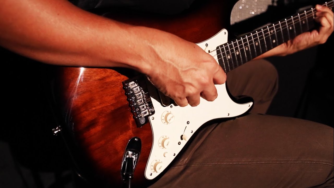 Fender Ltd Ed American Deluxe Mahogany HSS Stratocaster