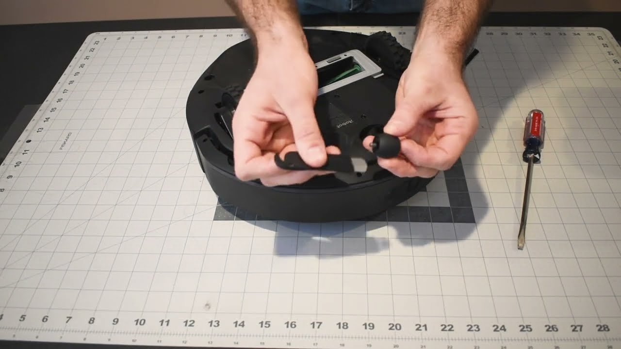 Roomba® 100/1000 Series Vac/Combo | How to Clean the Front Caster Wheel
