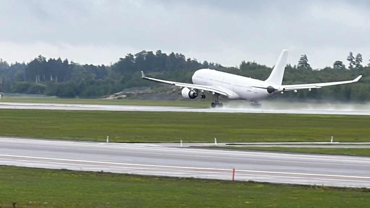 100 minuter ARN Plane spotting Gruskullen 2023-08-26 Arlanda Flygplats airport Gullivair A330 AZ-ONE
