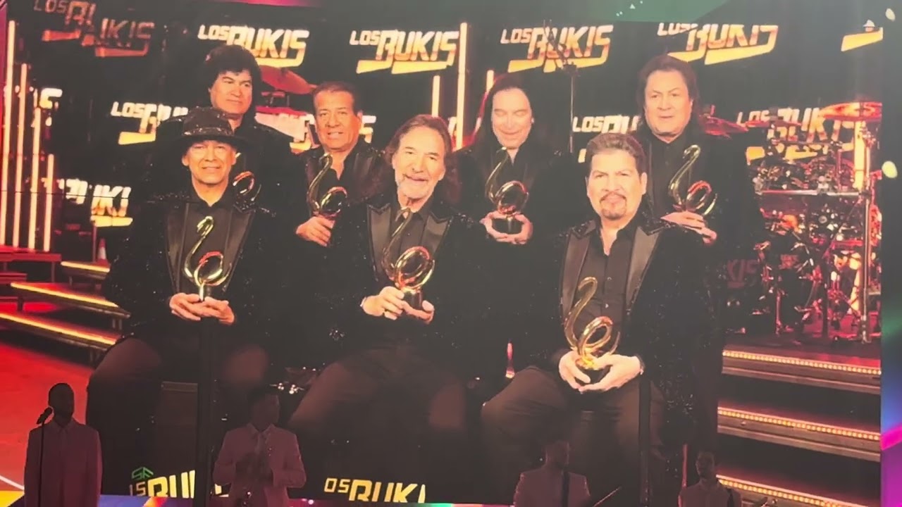 Los Bukis premio lo nuestro legado musical @somoslosbukis 