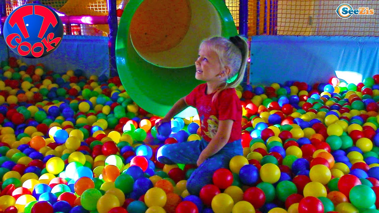 VLOG Ярослава в Развлекательном Центре Игровая Детская Комната Amusement Center Kids Playroom