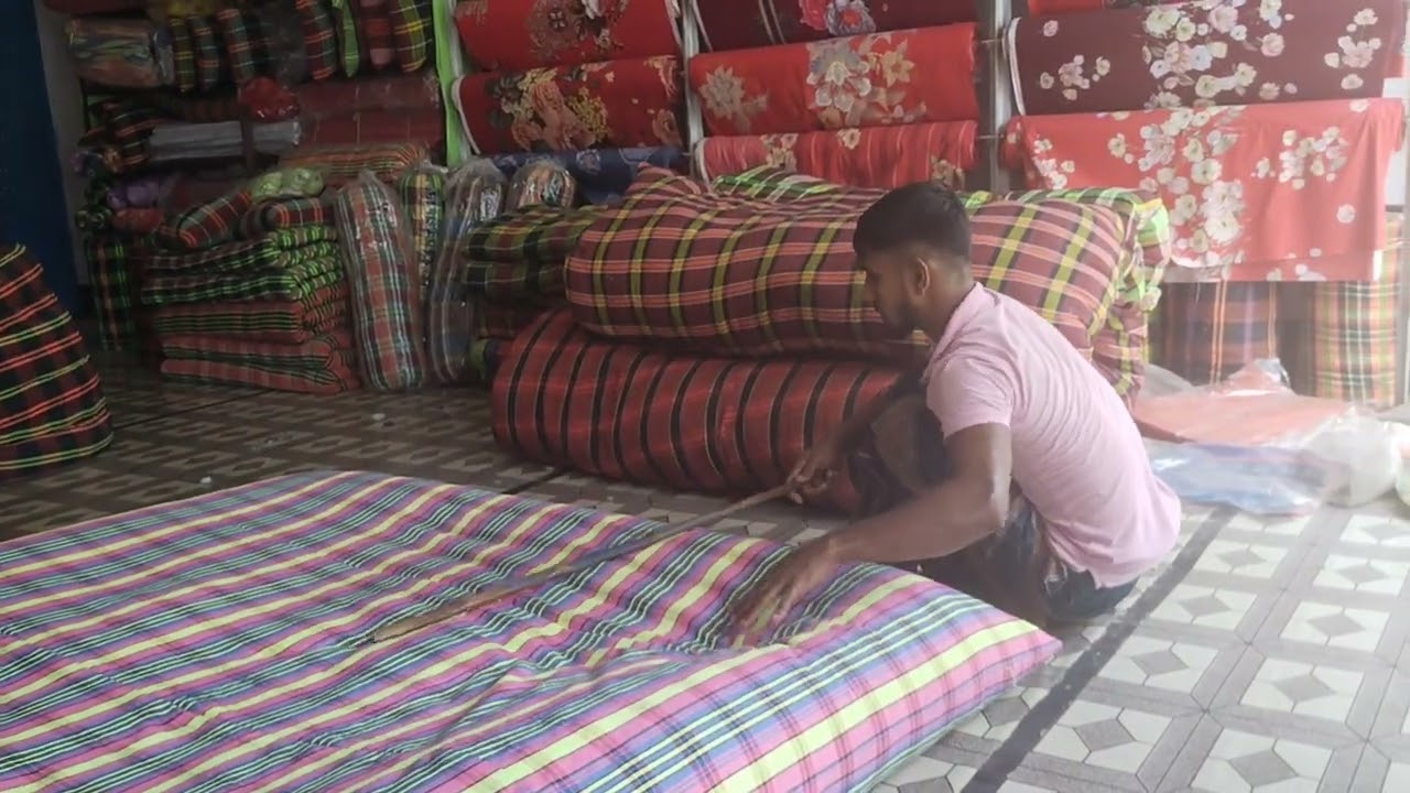 এইখানে খুব যত্ন সহকারে তোশক, বালিশ,জাজিম, জানালা ও দরজার পর্দা তৈরি করা হয়।