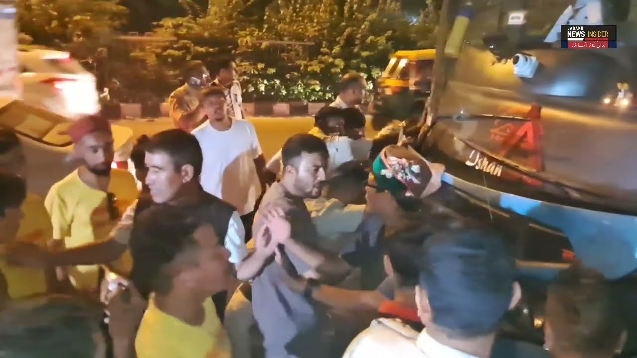 Yatris Delayed by Delhi Police on Way to Raj Ghat