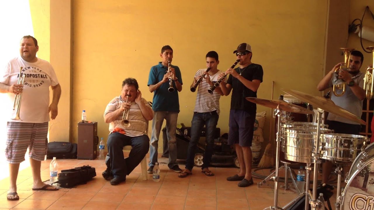 Banda Tierra Sinaloense deChuy Lizarraga Vals Julia
