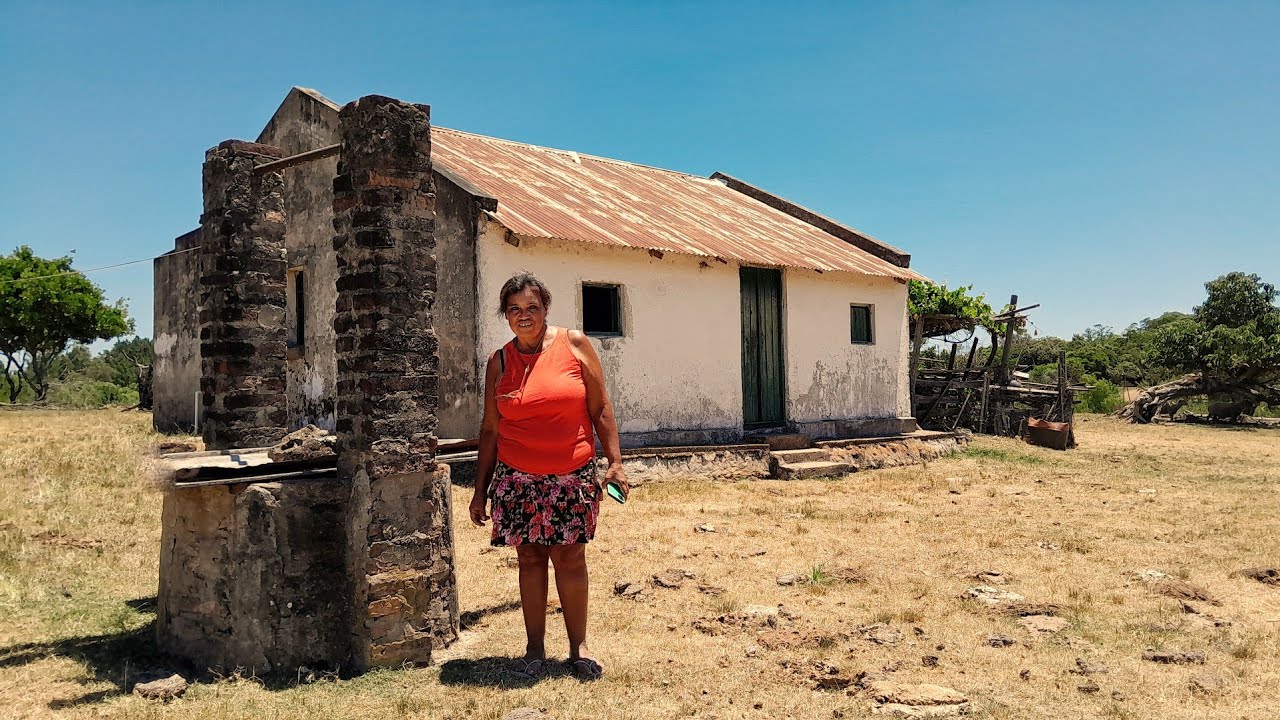 Muchos ABANDONARON este AÑORANTE lugar pero ELLA prefirió quedarse aquí SOLA | Colonia YERUÁ