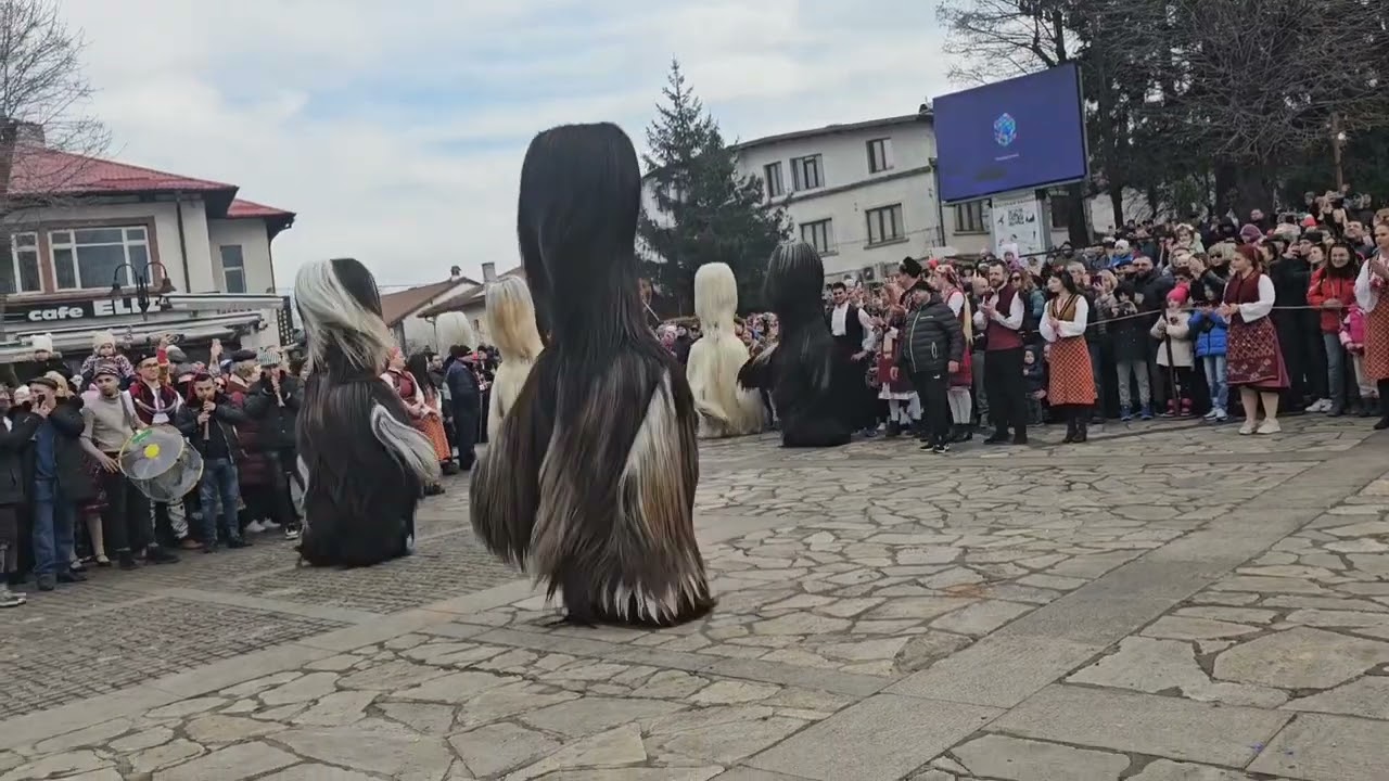 2024 започна в Банско с мерак! Бабуджере разтресоха курорта