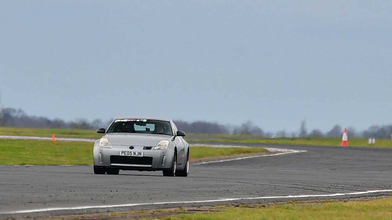 Nissan 350z vs Renault megane RS bedford autodrome