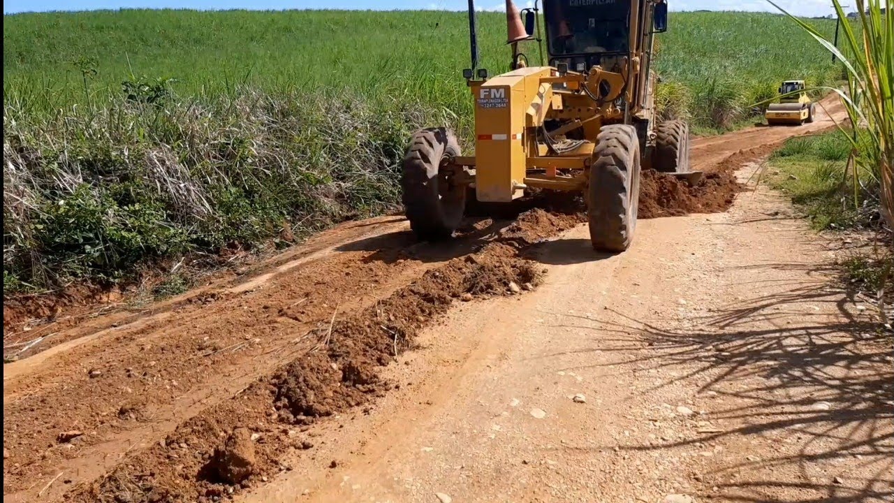 Patrolamento de estrada usamos pipa/rolo compactador é motoniveladora 120k/patrol/motorgrader/
