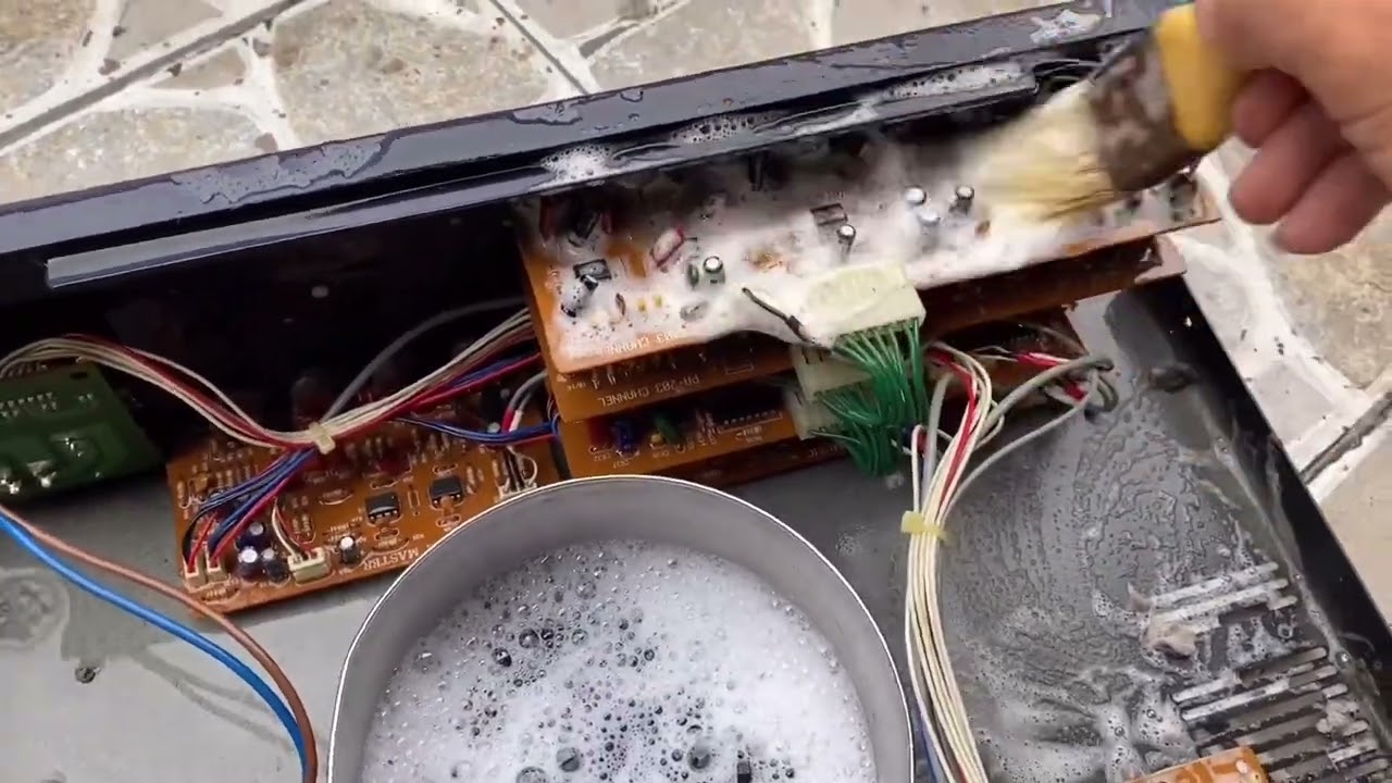 Cách Phục hồi vệ sinh amply Hàn Quốc 20 năm tuổi bằng nước cực sạch. Nguyên tivi