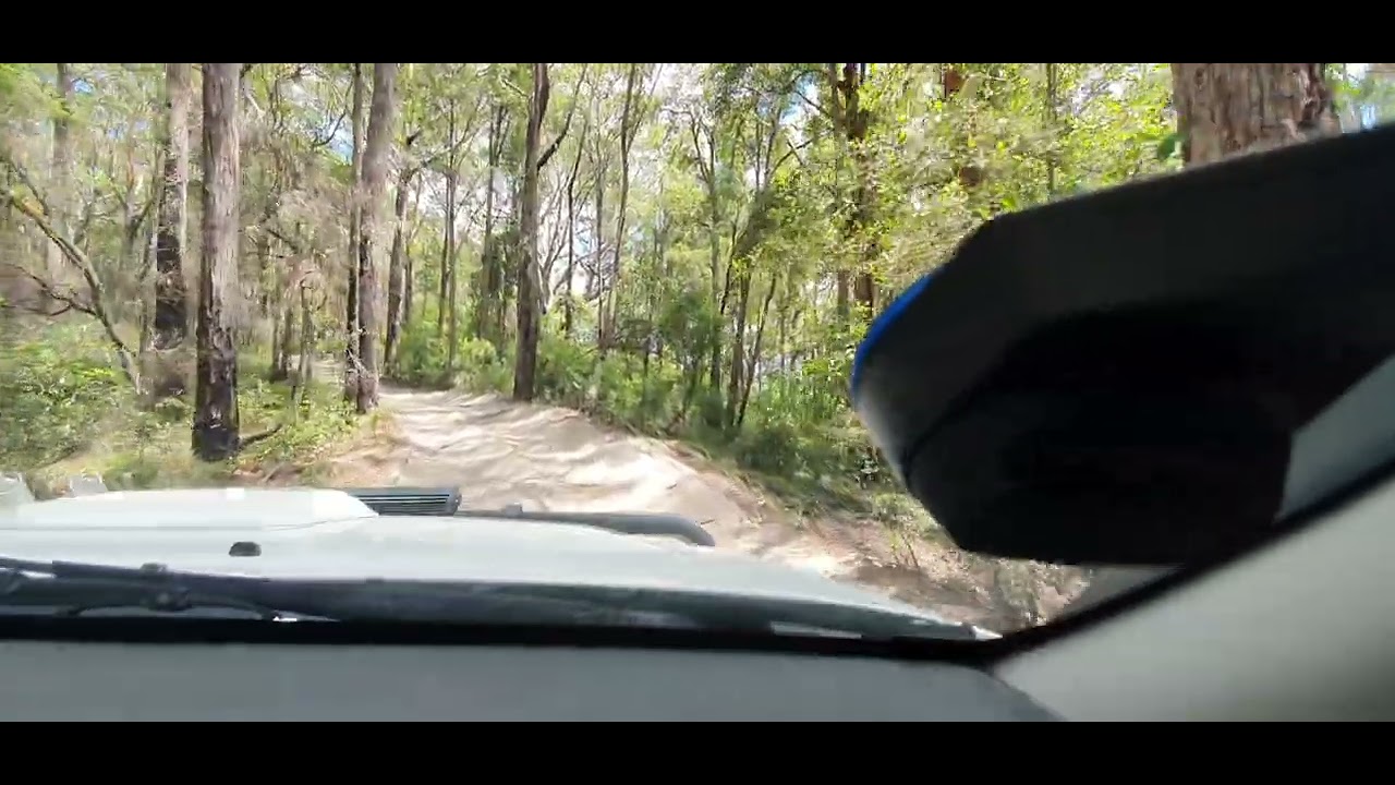 Kingfisher Bay Resort drive to Lake Mckenzie