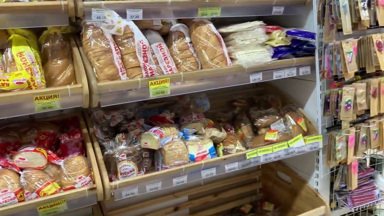 Russian Pensioners in the market