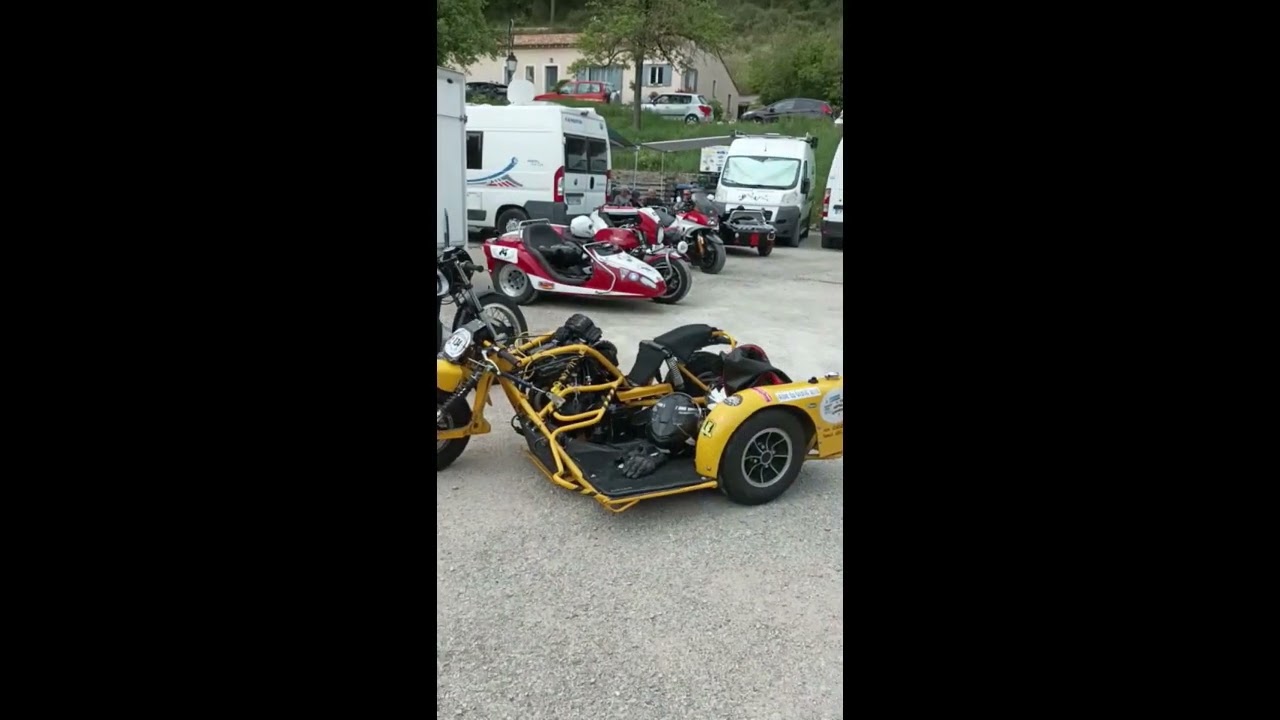 Démonstration  motos anciennes à SAVOILLANS - 5 mai 2024