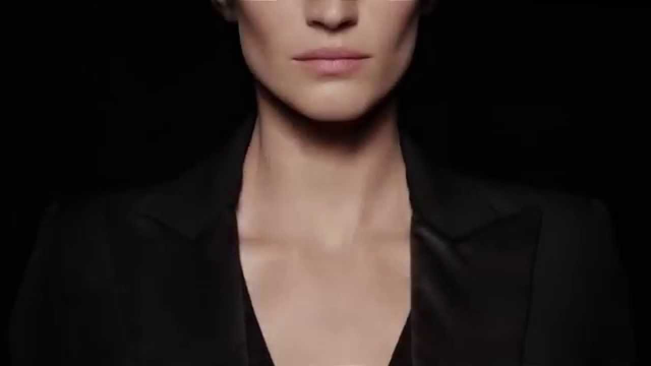 Gisele B&uuml;ndchen - Louis Vuitton - FIFA World Cup&trade; Trophy Case