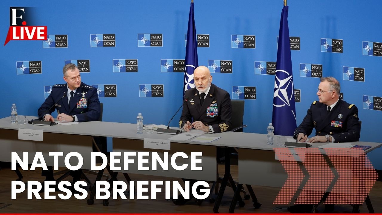 Председатель военного совета НАТО и верховный главнокомандующий проводят пресс-конференцию в пред...