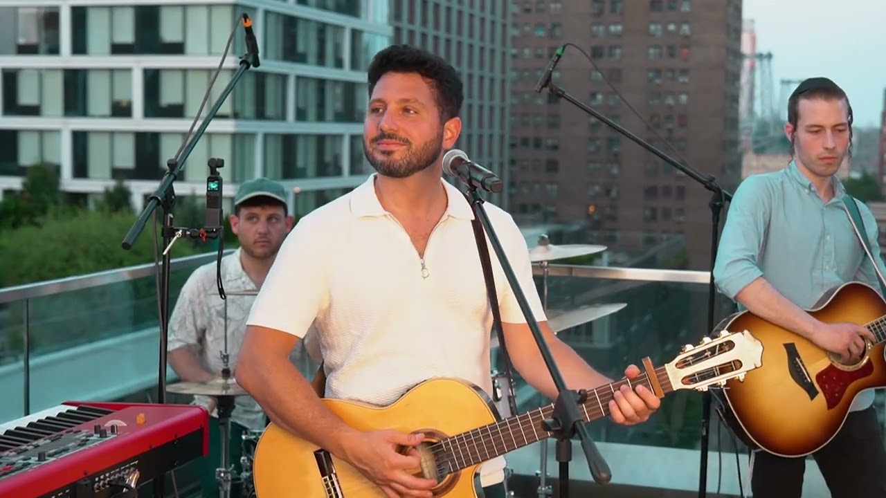 MATANOT KTANOT - ELI LEVIN (OFFICIAL MUSIC VIDEO)