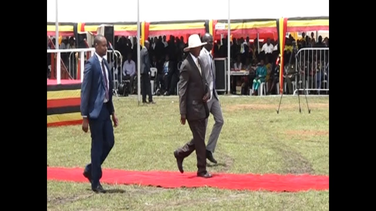 President Museveni moves faster than his bodyguards_ (INTERESTING)