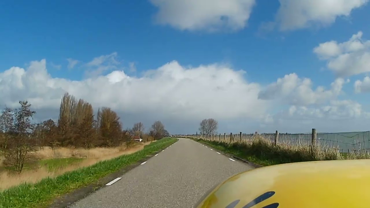 De dijk langs het Markermeer