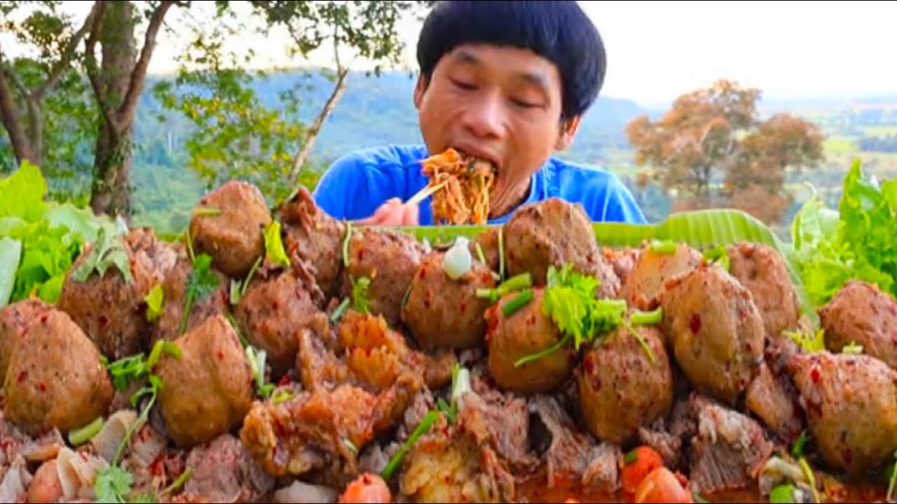 ก๋วยเตี๋ยวเนื้อลูกชิ้นเนื้อแกล้มผักสดแซ่บคักขนาดครับพี่น้องMUKBANG EATING SHOW/โก้อีสานพาแดก