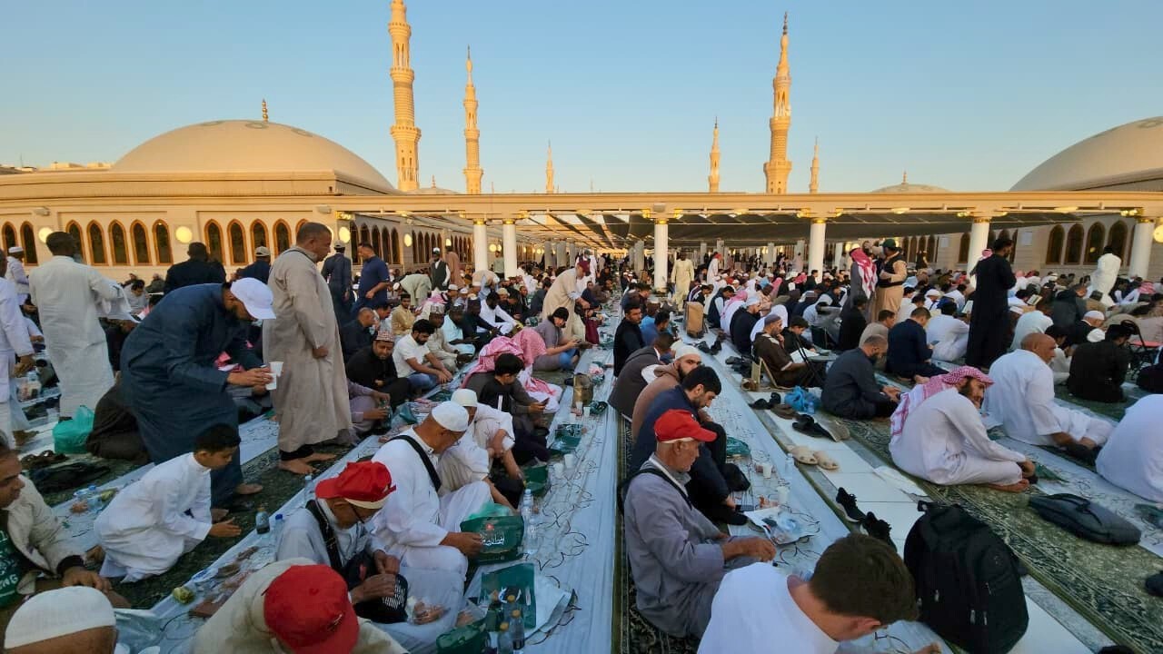 LIVE 15th Ramadan Iftar in Al Masjid An Nabawi |  Madinah Iftar, Maghrib, Food 4K