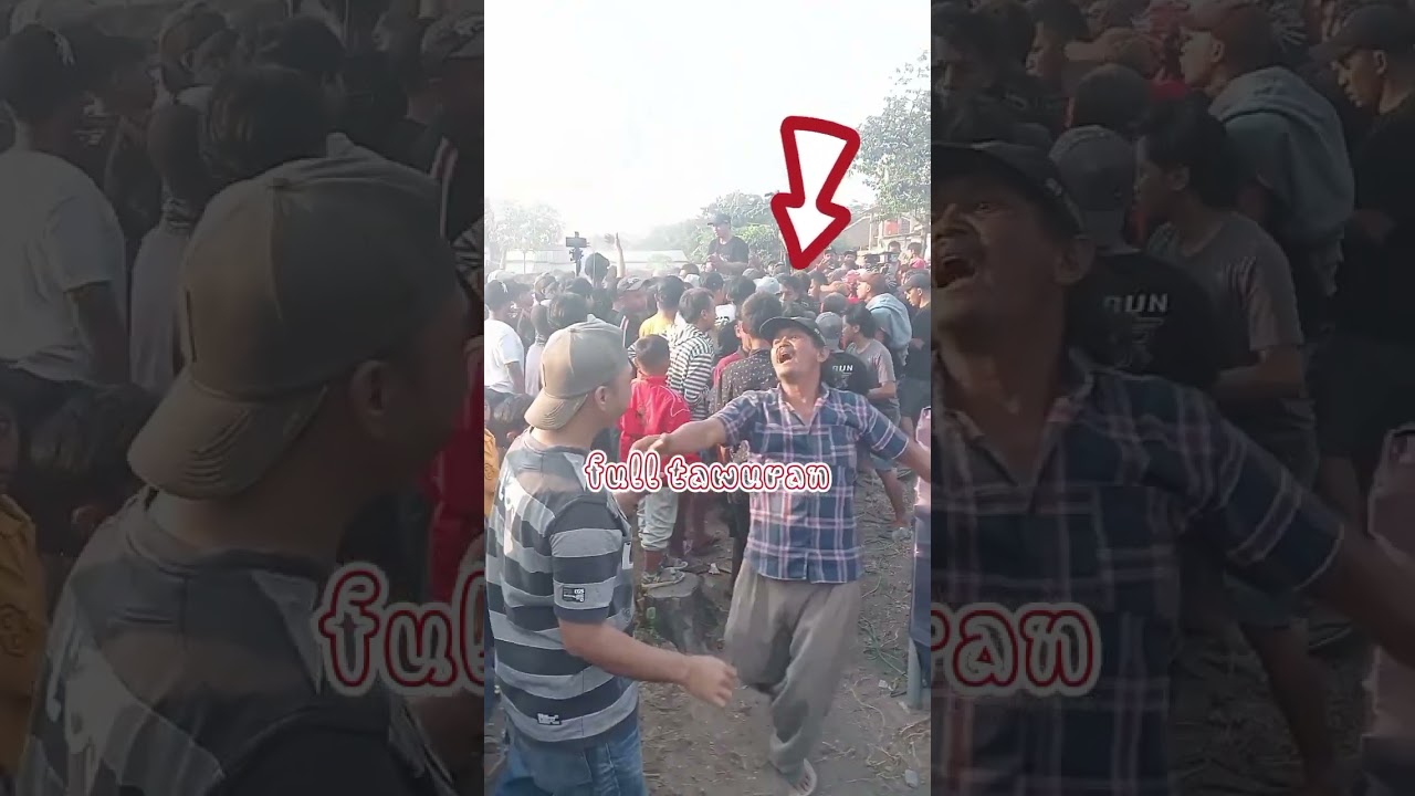 Penonton tawuran !Jaranan PUTRO PANJI LARASAt lapangan krenceng kepung kab kediri