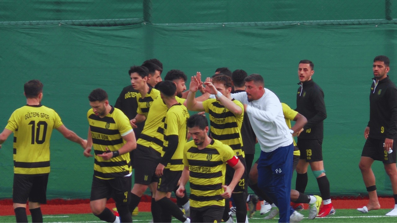 ZİRVE YARIŞINDA YER YERİNDEN OYNADI! 😱 | Zeytinburnuspor - Gültepe | 1. Amatör Lig Maç Özeti