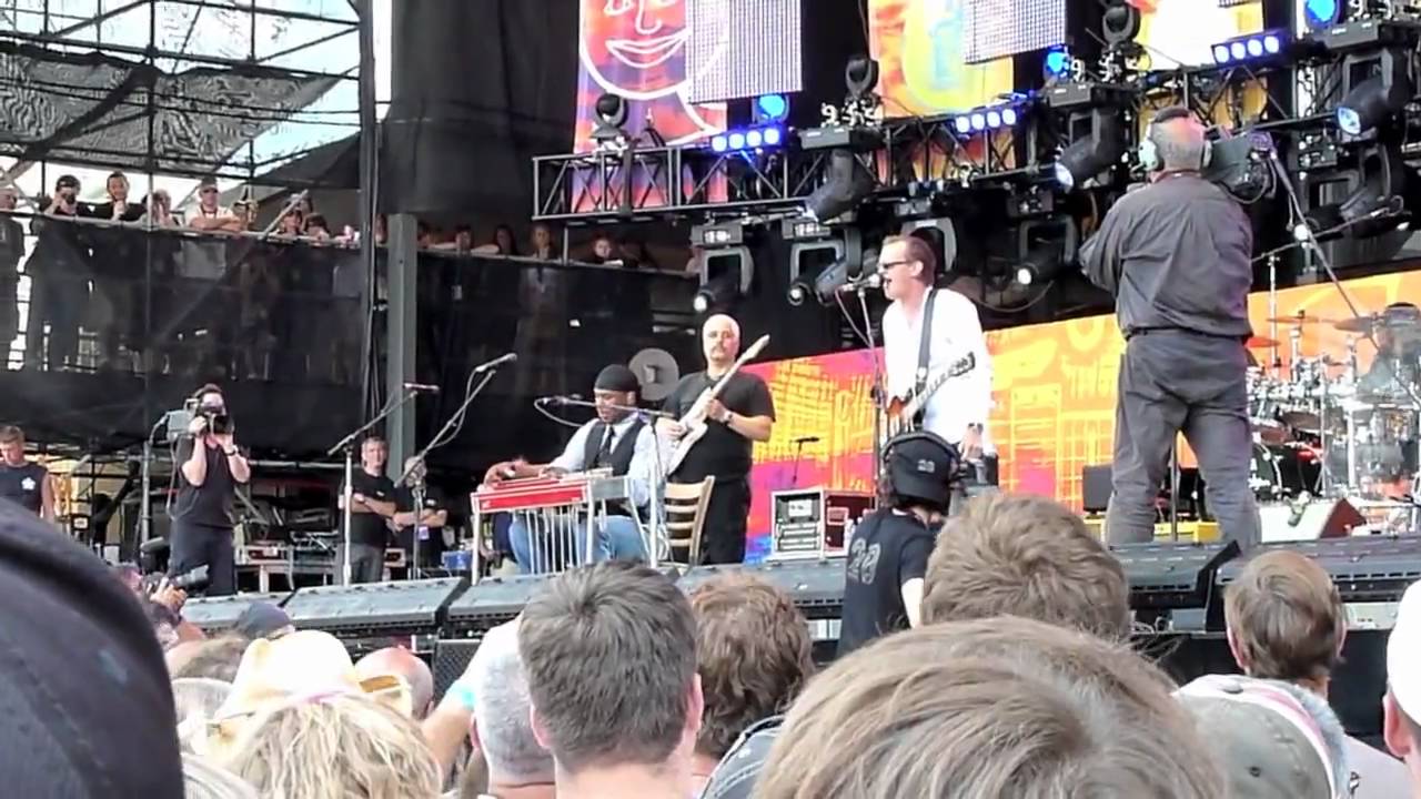 Joe Bonamassa - Crossroads 2010 - Blues Deluxe.mov