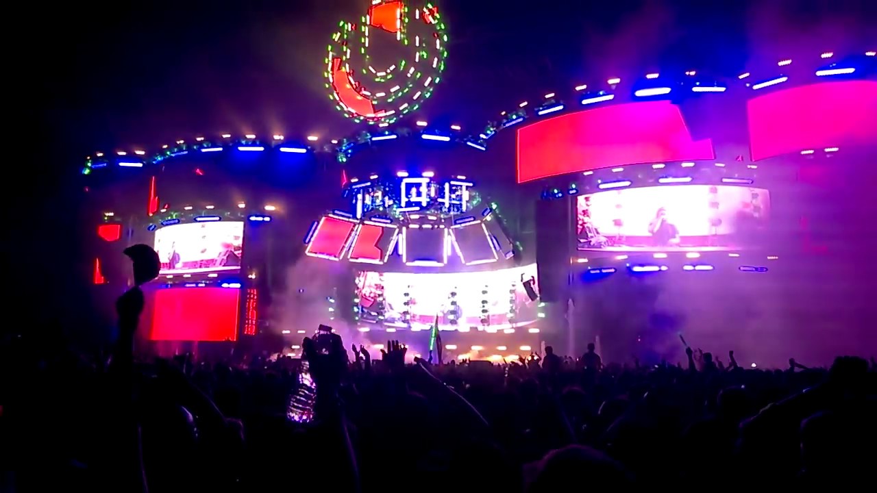 Skrillex - Street by NGHTMRE + First of the Year (Ultra 2015)