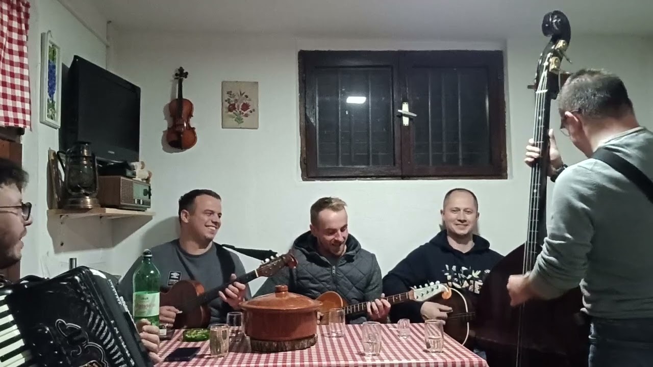 Nedjeljom v kleti - Evo mene moji ljudi