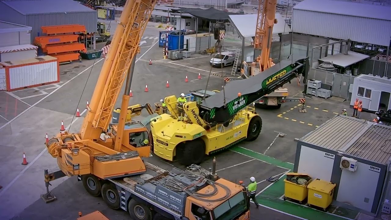 H2PORTS - Assembly of the Hyster hydrogen ReachStacker