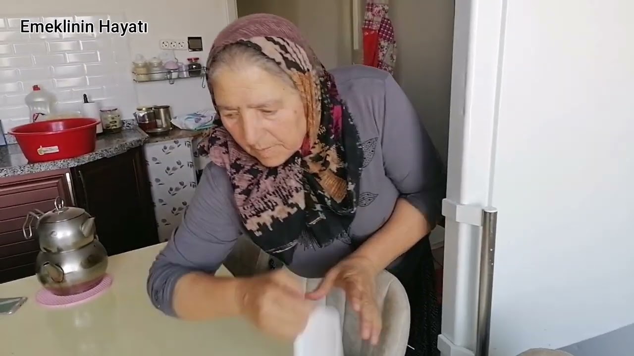 Oturma takımının bakımı yemekte kuru fasulye. 