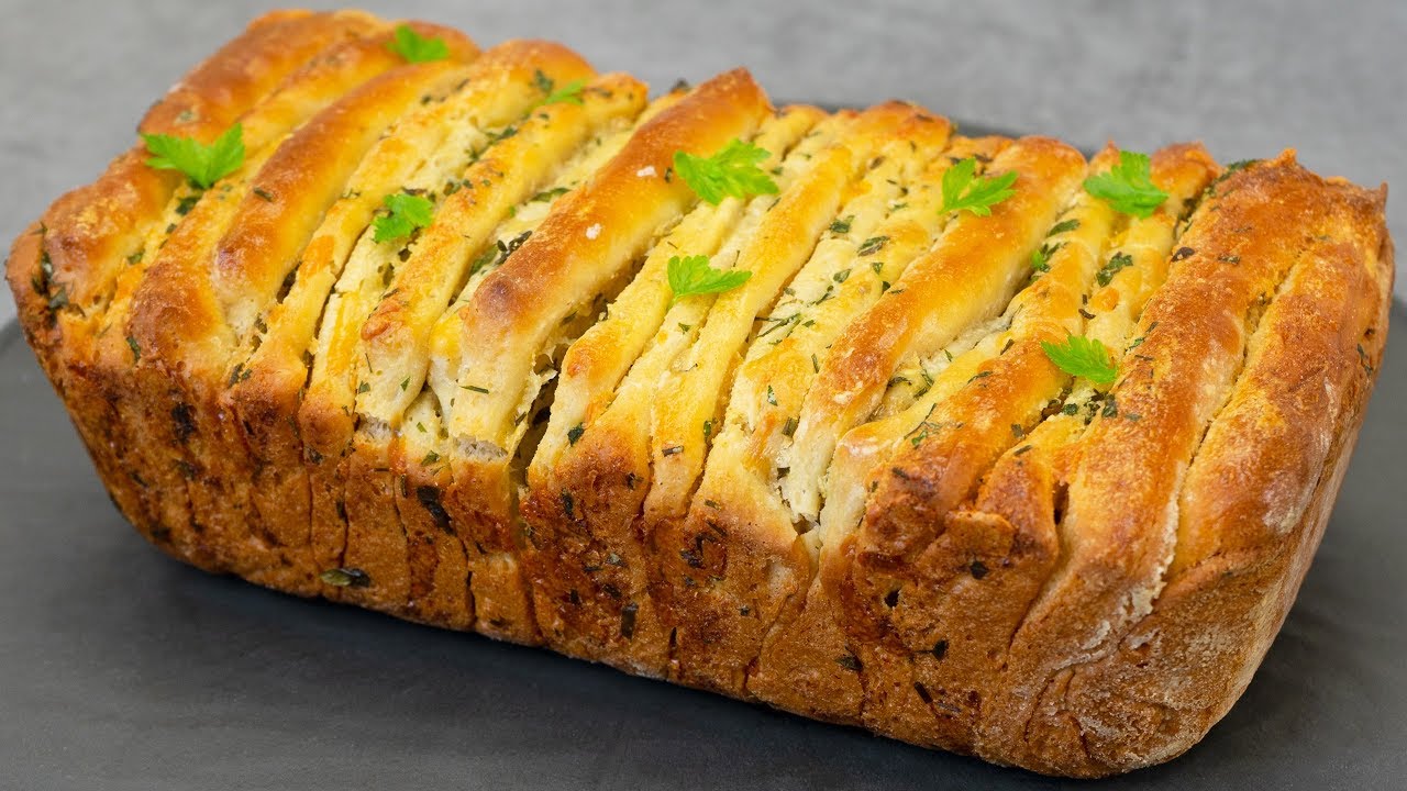 Garlic Cheese Herb Pull-Apart Bread