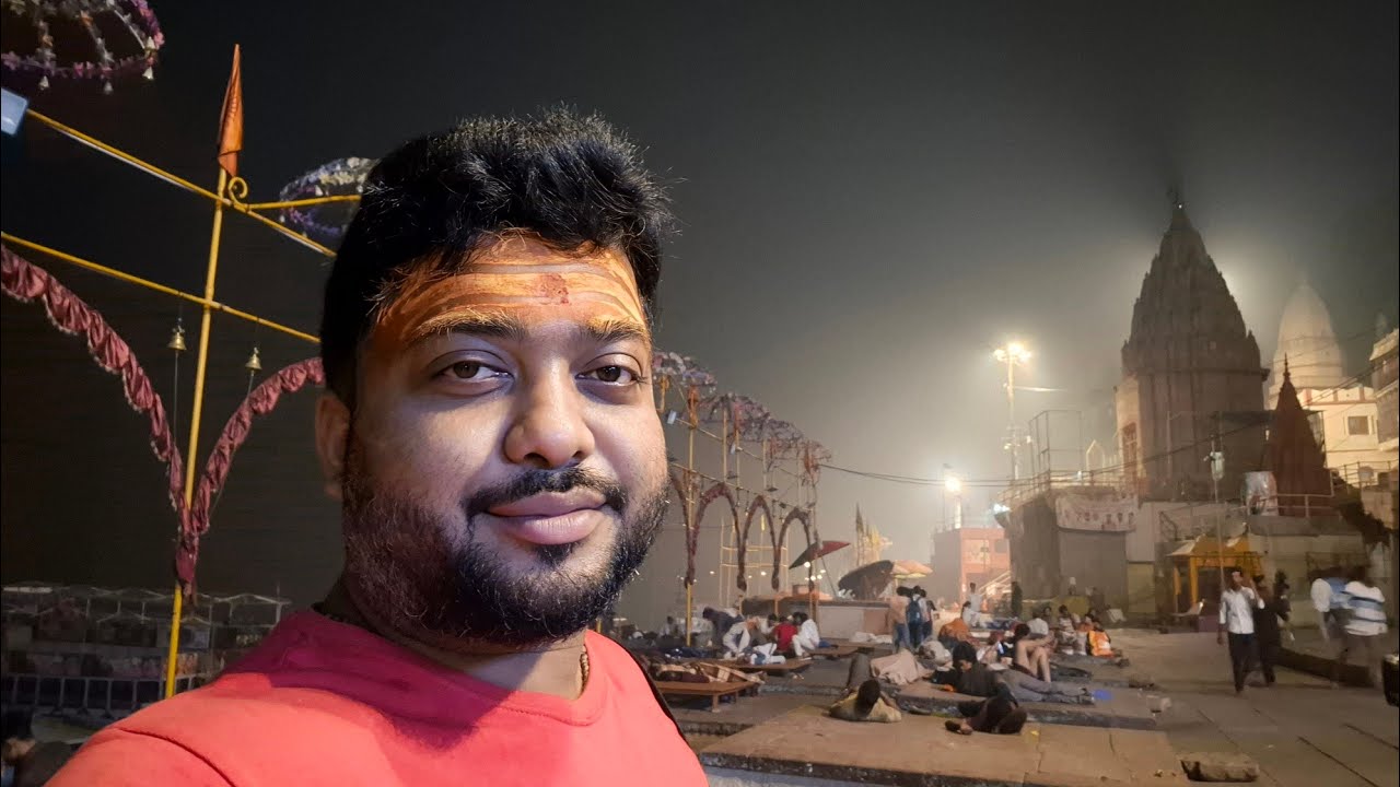 মধ্যরাতের বেনারসের গঙ্গার ঘাট ঘুরে দেখলাম 