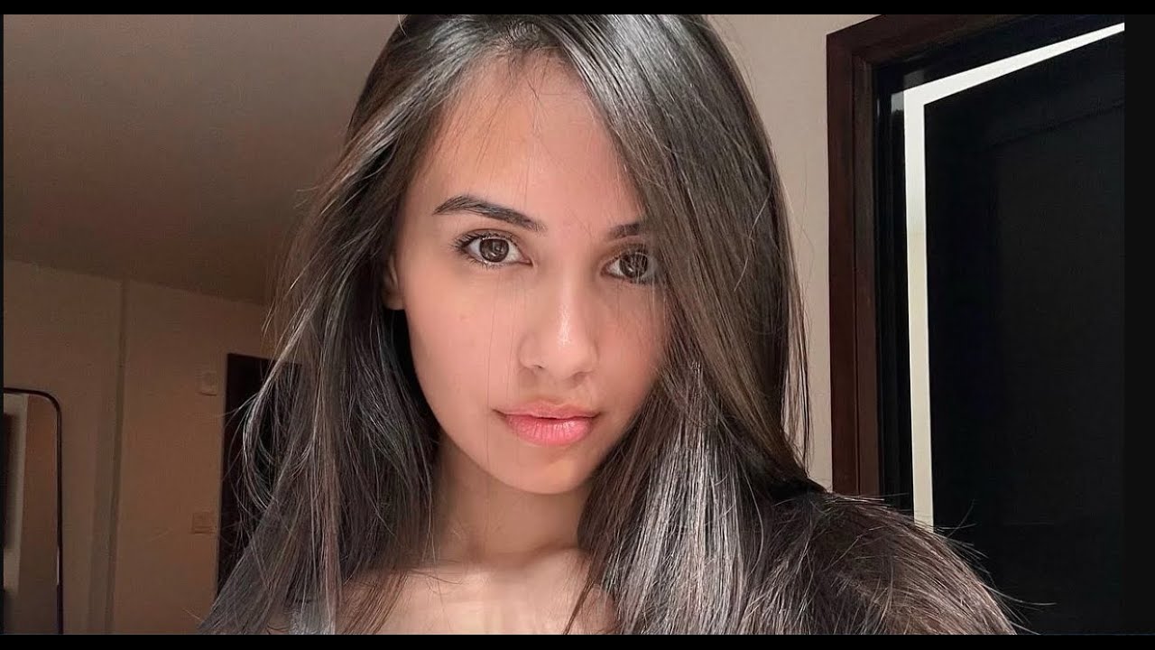 Snapchat Influencer Outsources Herself As AI Chatbot Girlfriend To 1,000 Simps