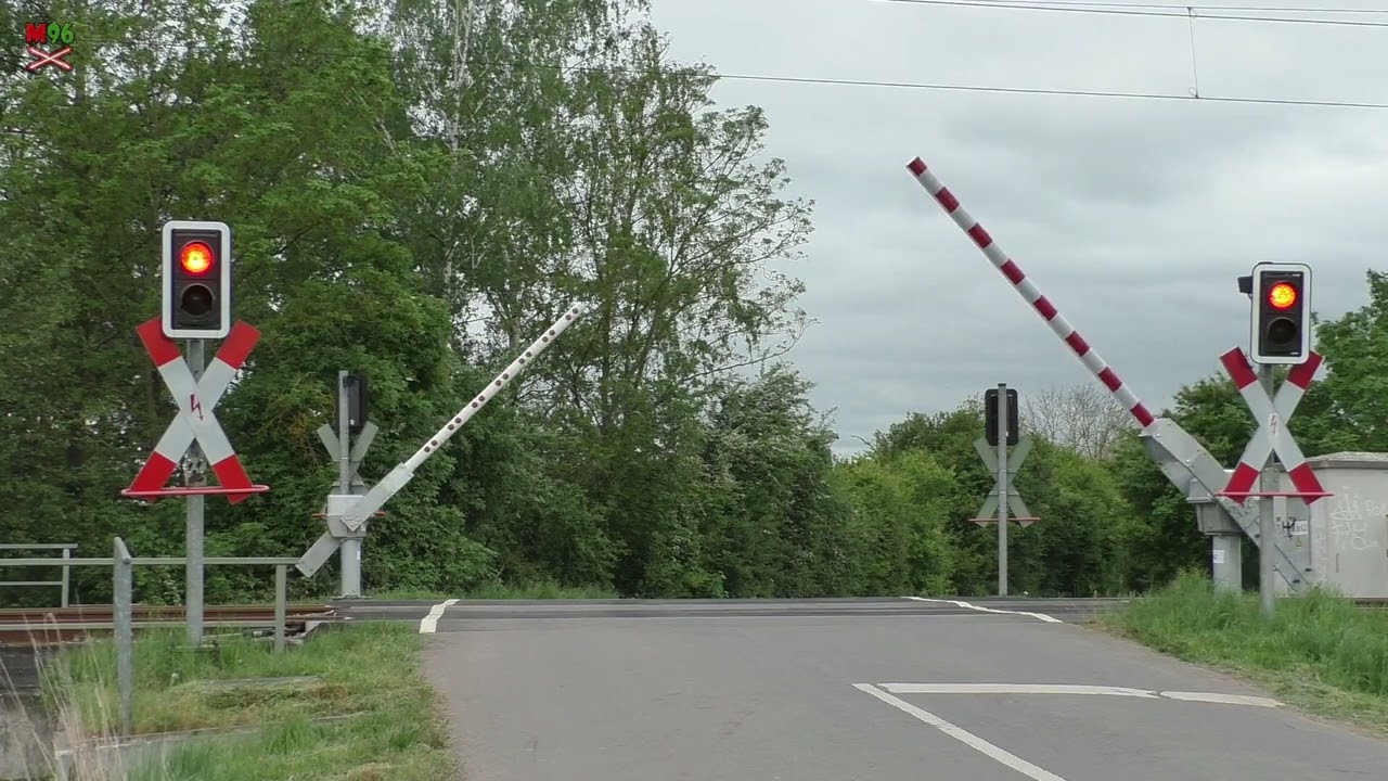 Bahnübergang Oberröblingen #2 (D) - 3.5.2024 / Železniční přejezd / German railroad crossing