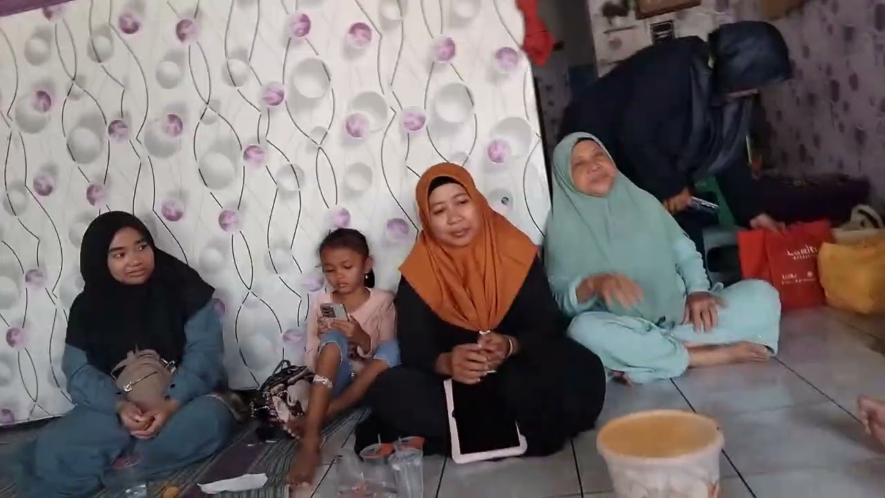 Lagi takjiyaj mendoakan almarhum iljam setiawan