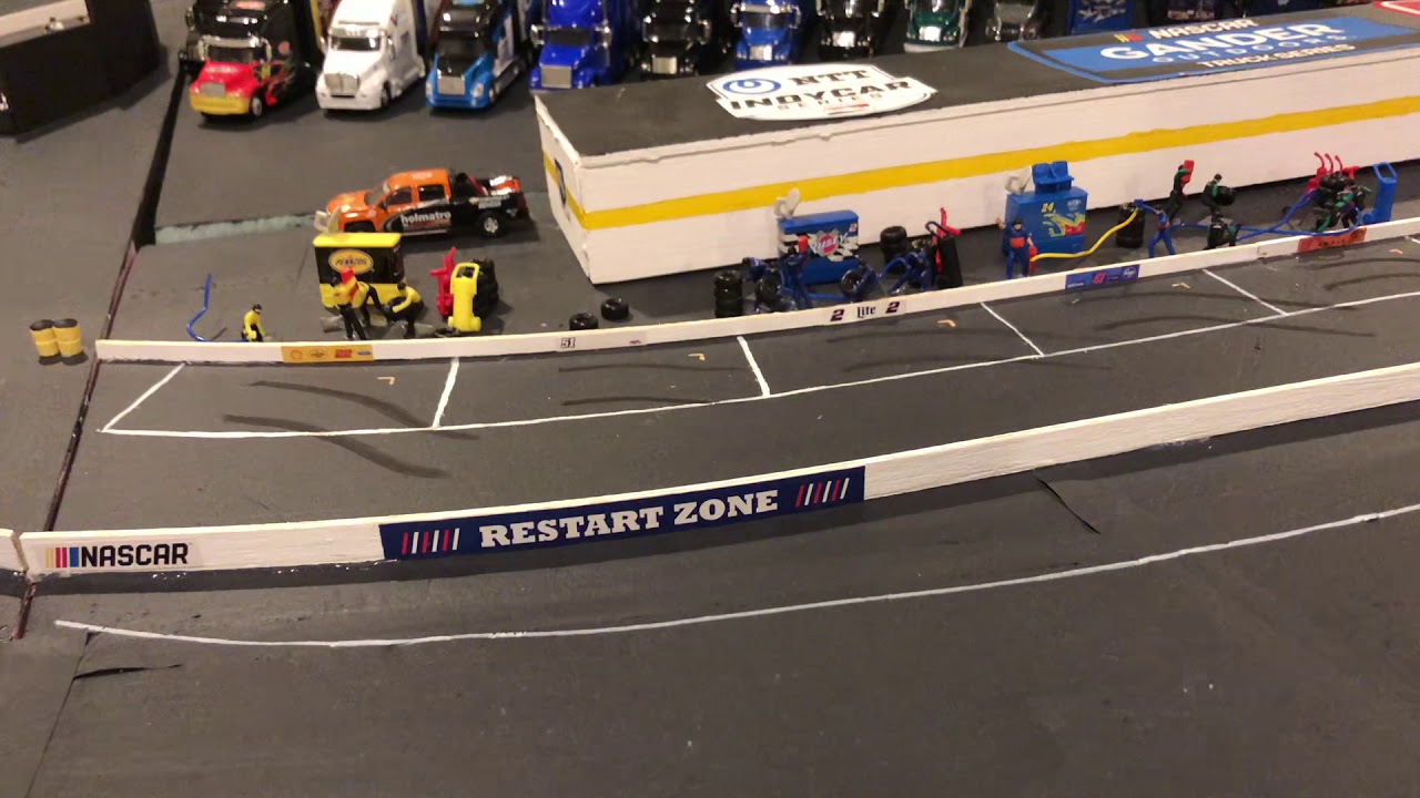 How to make tire marks on the track