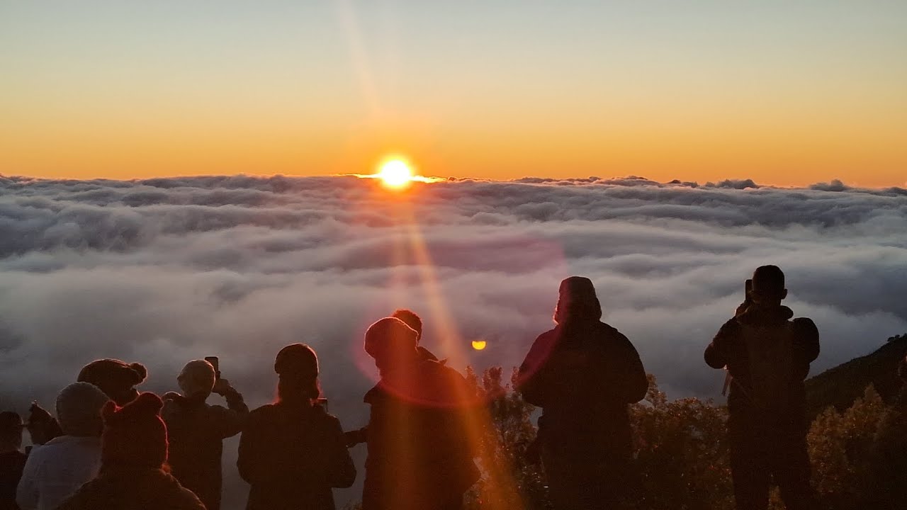 Nascer do Sol no Pico da Caledônia