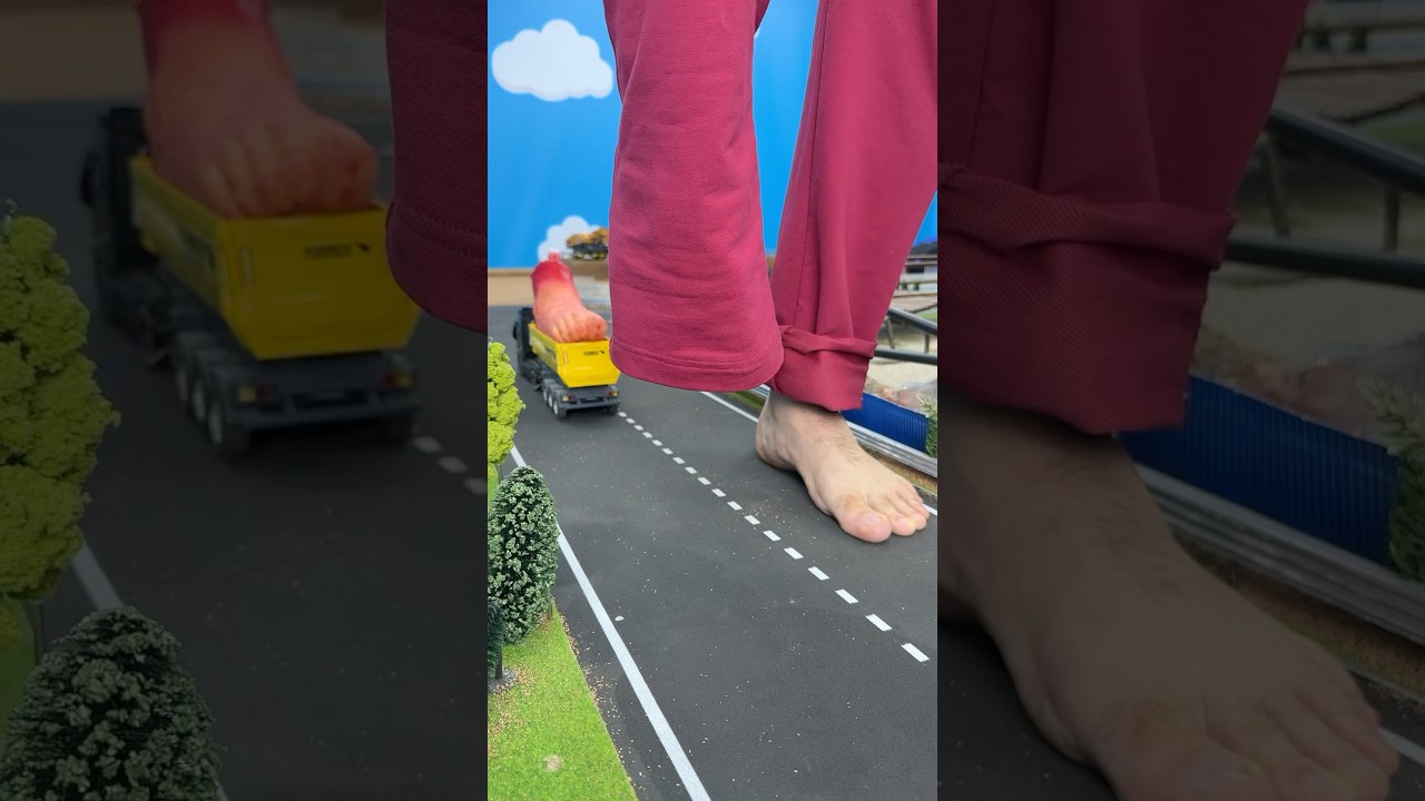 Giant is cleaning Town ‼️Fake Leg❗️🏡🦶🚚 #builderc