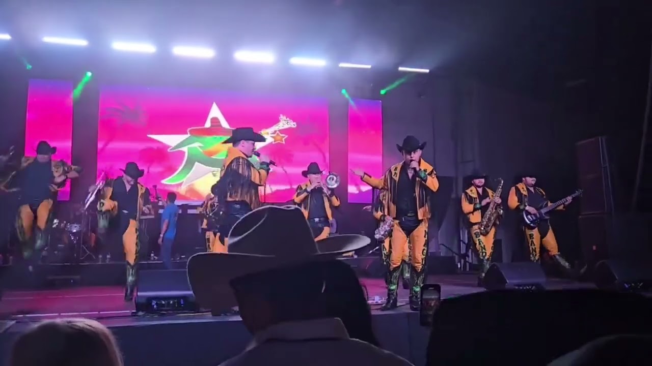 La Original Banda Maguey La Estrella De Los Bailes | Intro • Popurrí Cumbias | En Vivo 2024