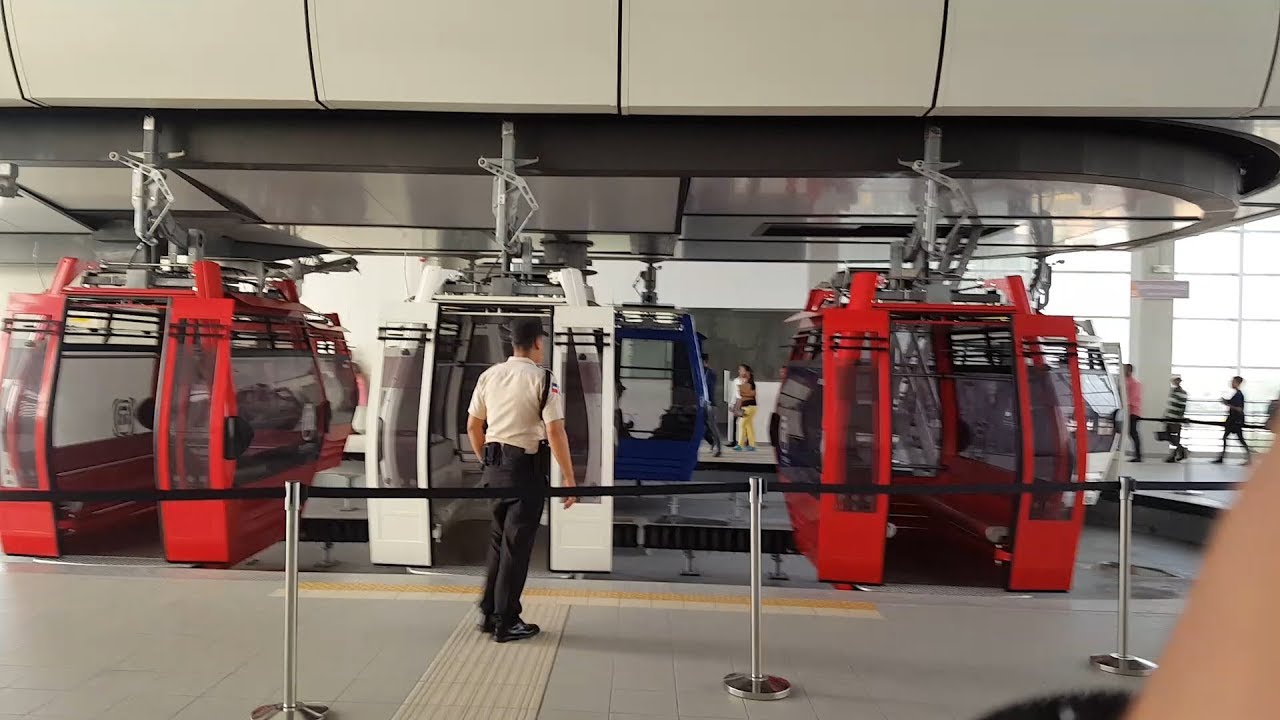 Primer viaje en el teleférico de Santo Domingo visto desde una cabina