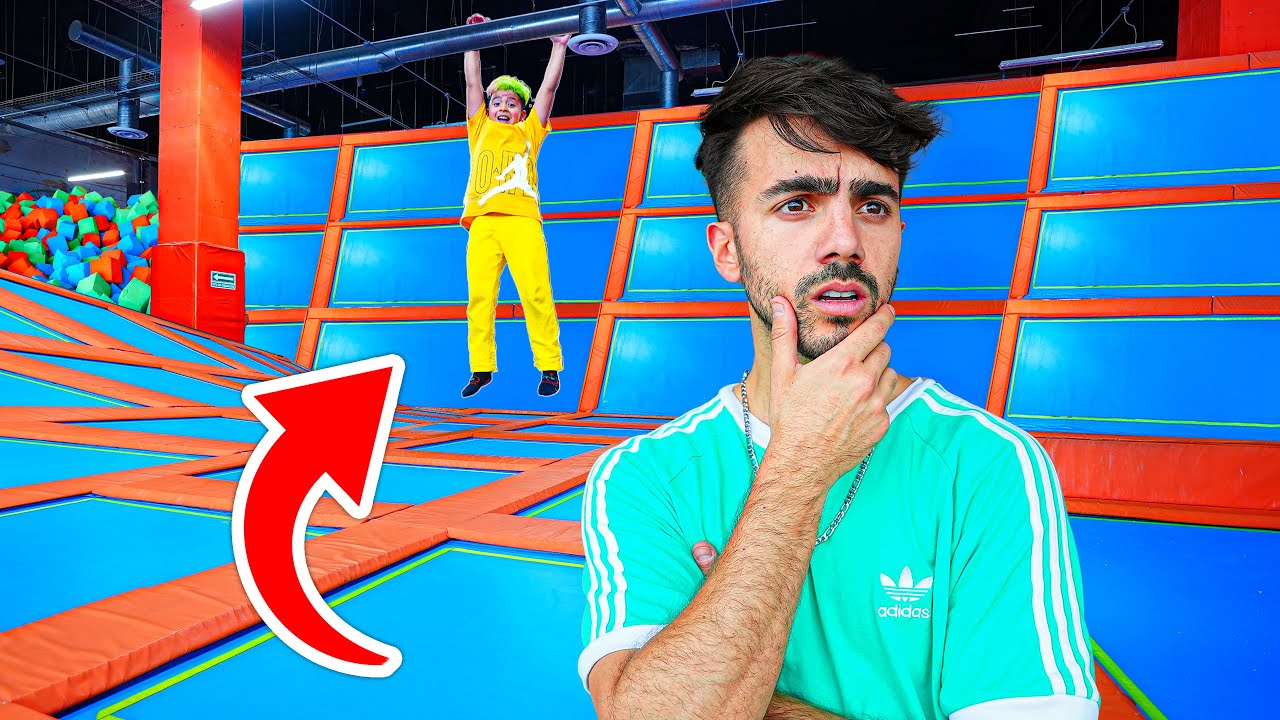 JUGAMOS A LAS ESCONDIDAS EN UN PARQUE DE TRAMPOLINES!
