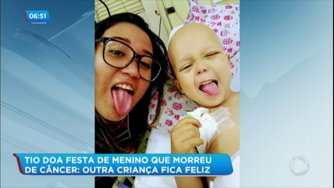 Família de criança que morreu de câncer doa festa para menino cadeirante