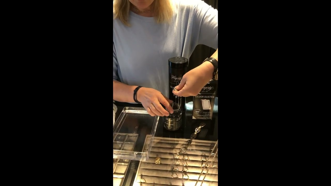 Sådan plejer og renser du dine smykker