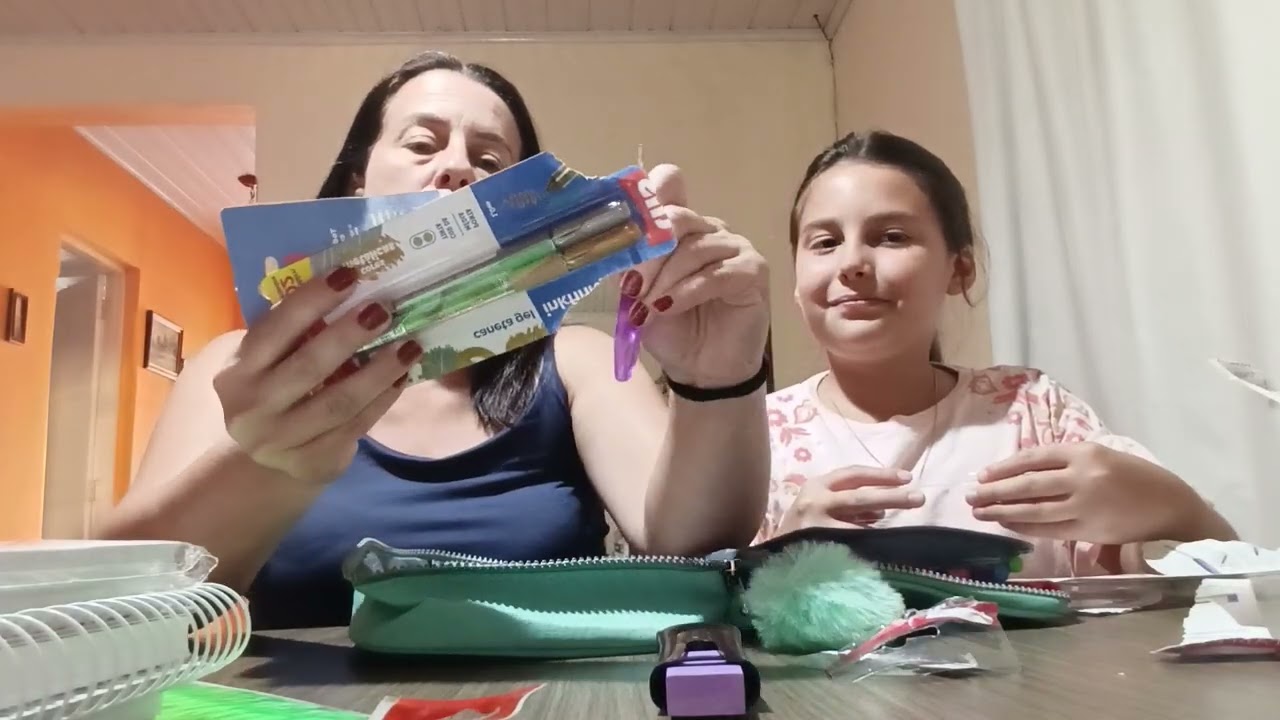 Arrumando meu material escolar 2026 (minha mãe ajudou esse ano de novo)