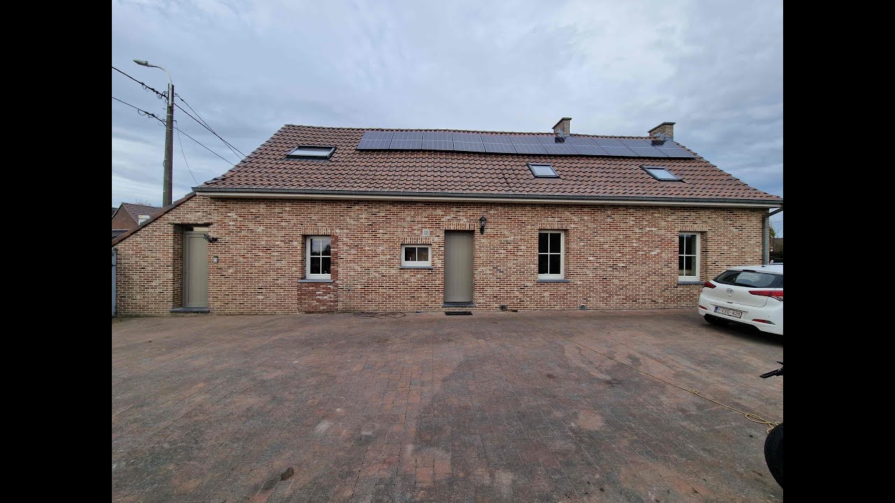 Grote hoeve met praktijkruimte/gastenverblijf op een mooi perceel van 16 are