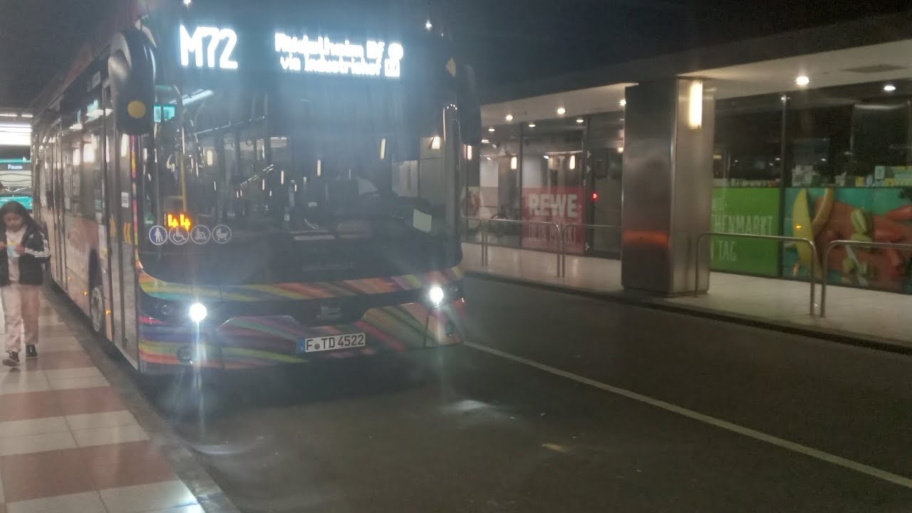Mitfahrt mit Metrobus Linie M72 Frankfurt(Main) von: Nordwestzentrum - Rödelheim Bahnhof (Ostseite)