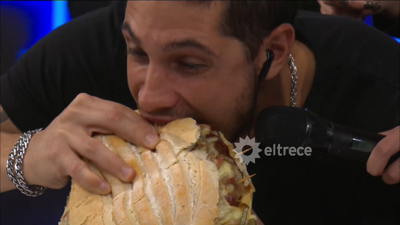 ¡Qué complicado! Pablo tuvo que probar todos los choripanes y se tuvo que esmerar