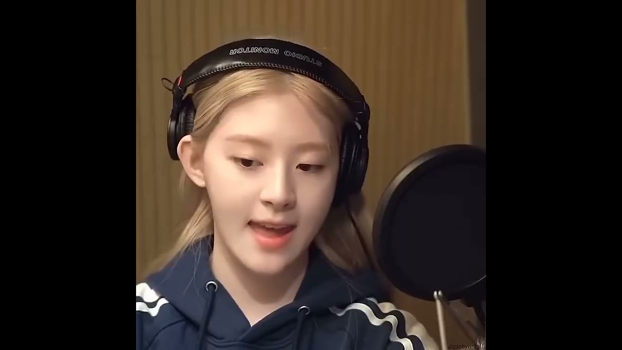 She low-key the funniest 😂 #stayc #teddybear #kpop #viral #shorts #Seeun
