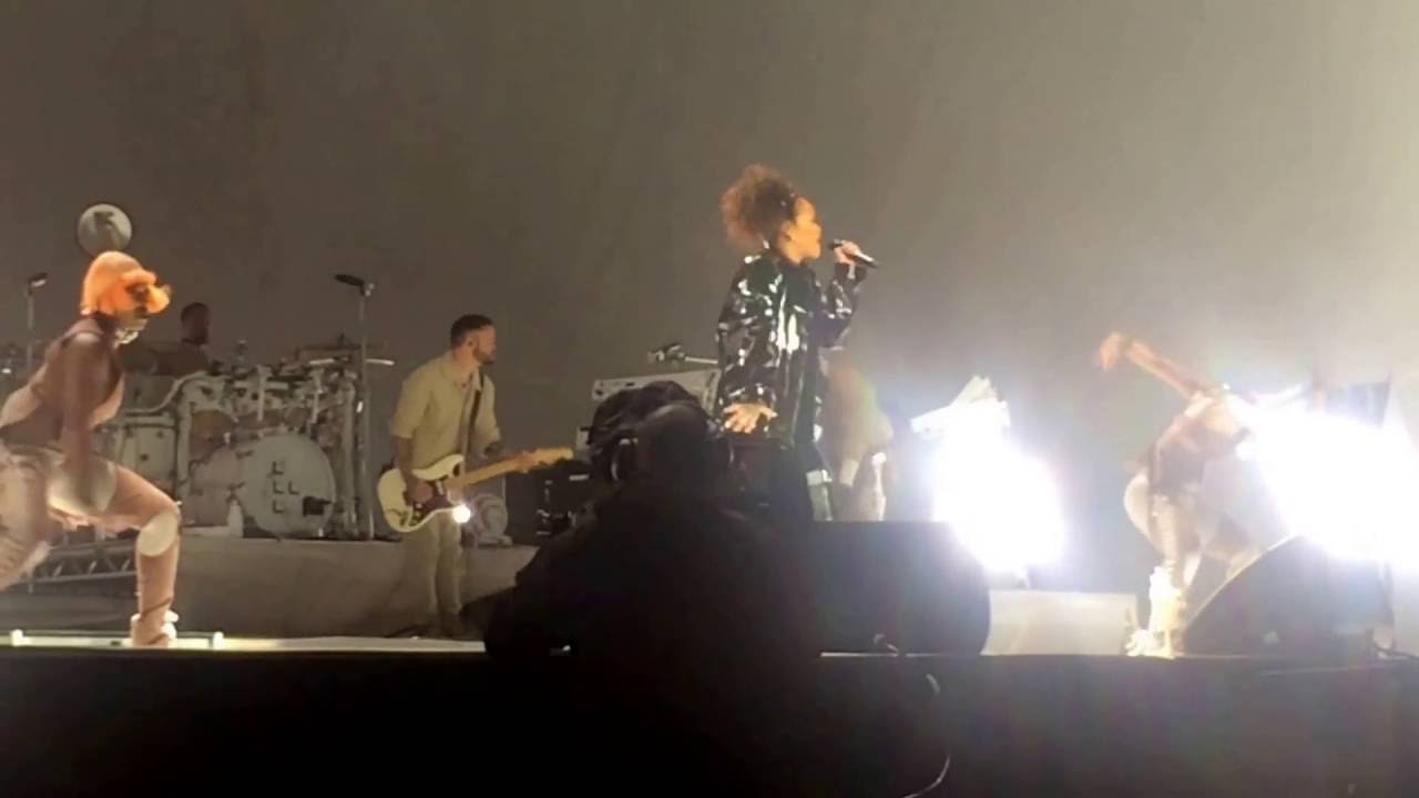 BITCH BETTER HAVE MY MONEY - Rihanna live @ V Festival Hylands Park