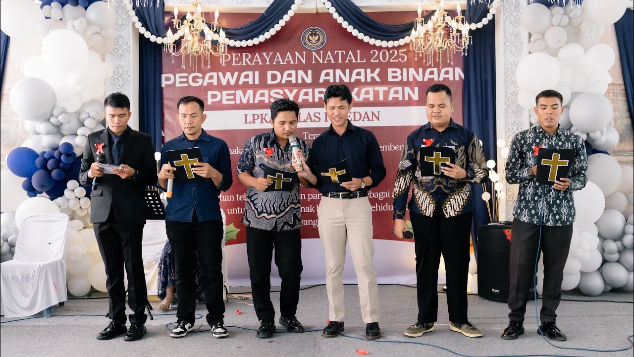 Офисный рождественский гимн в 2025 году